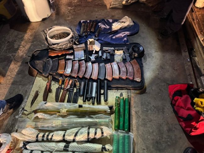 Прикордонники з поліцейськими вилучили арсенал вогнепальної зброї та боєприпасів