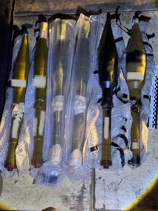 Прикордонники з поліцейськими вилучили арсенал вогнепальної зброї та боєприпасів