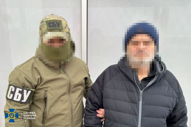 СБУ викрила подружжя, яке на замовлення ворога коригувало атаки рф по Херсону та закликало до захоплення міста