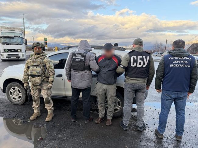 Поблизу кордону зі Словаччиною затримали переправника (ВІДЕО)