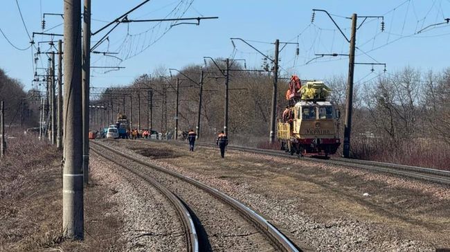 УЗ відновила більшість пошкоджених ділянок після атак рф, поїзди повертаються до графіків