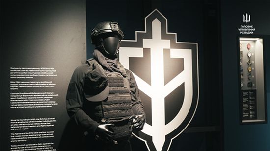 “РДК: терези долі”: у Музеї війни відкрили виставку про вибір та боротьбу добровольців у складі ГУР МО України