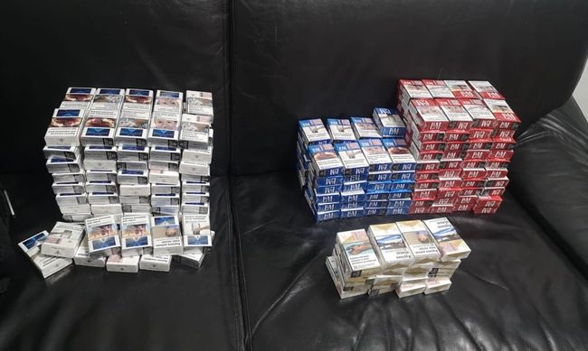 Прикордонники виявили сигарети, приховані під сидінням автобуса (ВІДЕО)