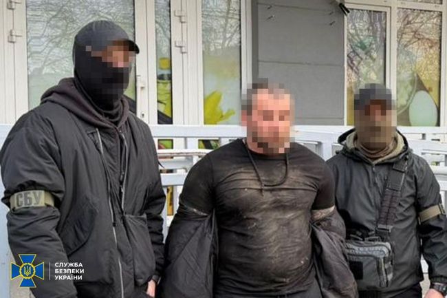СБУ затримала іноземного кілера, який на замовлення рф намагався застрелити високопосадовця ВМС ЗСУ (ВІДЕО)