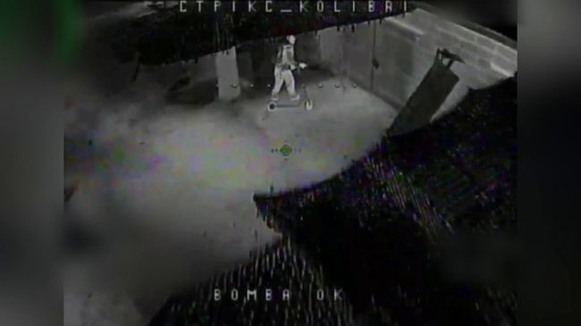 Втікали швидше, ніж приїхали: оператори «СТРІКС» знищили склад боєприпасів та живу силу противника (ВІДЕО) Втікали швидше, ніж приїхали: оператори «СТРІКС» знищили склад боєприпасів та живу силу противника (ВІДЕО)