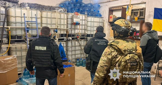У Дніпрі правоохоронці ліквідували підпільне виробництво алкогольного фальсифікату, вилучивши продукцію на понад 4 млн грн — поліція