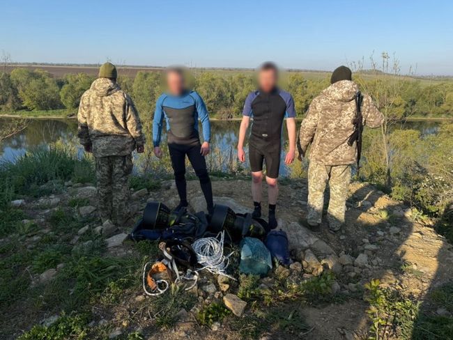 Двоє чоловіків у гідрокостюмах намагалися незаконно перетнути кордон через Дністер (ВІДЕО)