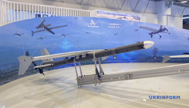 Виробник «Байрактарів» представив на SAHA 2026 ройові ударні дрони зі штучним інтелектом