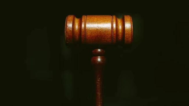 Ексзакупівельника Міноборони судитимуть за 300 тисяч непридатних рукавиць для ЗСУ