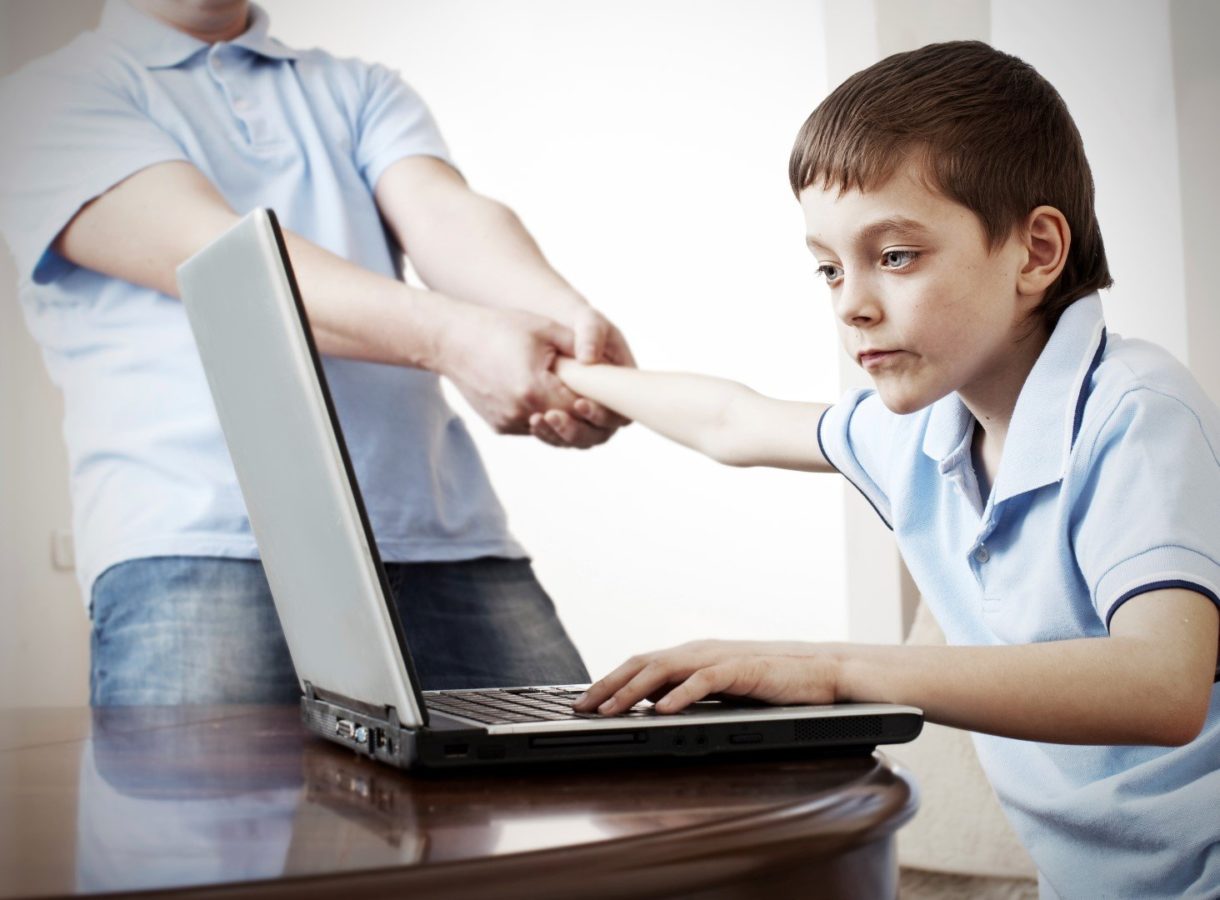 9 советов, как ограничить время ребенка перед экранами