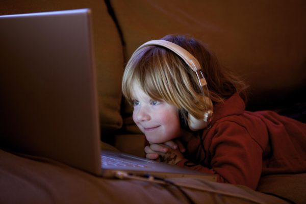 9 советов, как ограничить время ребенка перед экранами