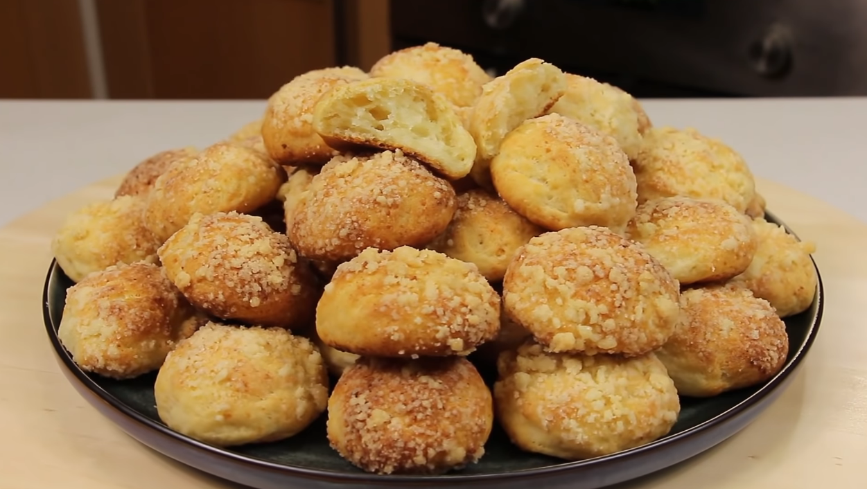 Творожники со сладкой ванильной крошкой: как приготовить гору домашнего печенья за 25 минут 