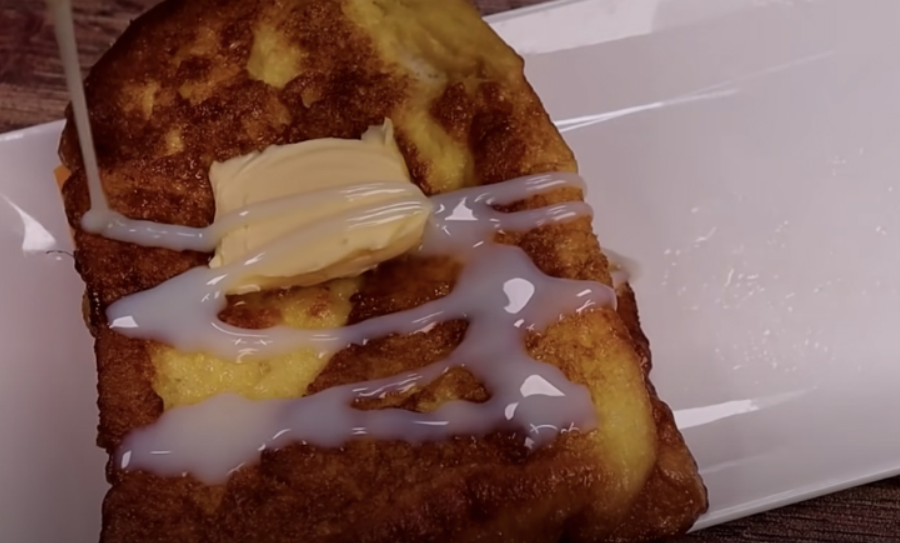 Такой завтрак вам понравится настолько, что вы будете себе часто делать: тосты со сгущенкой и сыром