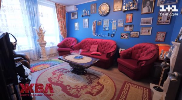 90-летний Григорий Чапкис показал свои роскошные апартаменты в центре Киева: вот как на него повелась молодая жена