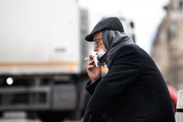 После тренировки и в холод: когда курение сигареты наиболее опасно