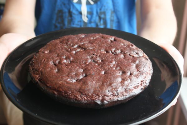 “А-ля Брауни”: шоколадный пирог на сковороде, который приготовить сможет каждый