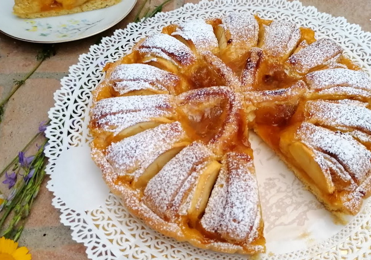 Фантастический пирог с джемом и яблоками: готовим вкусное тесто без сливочного масла