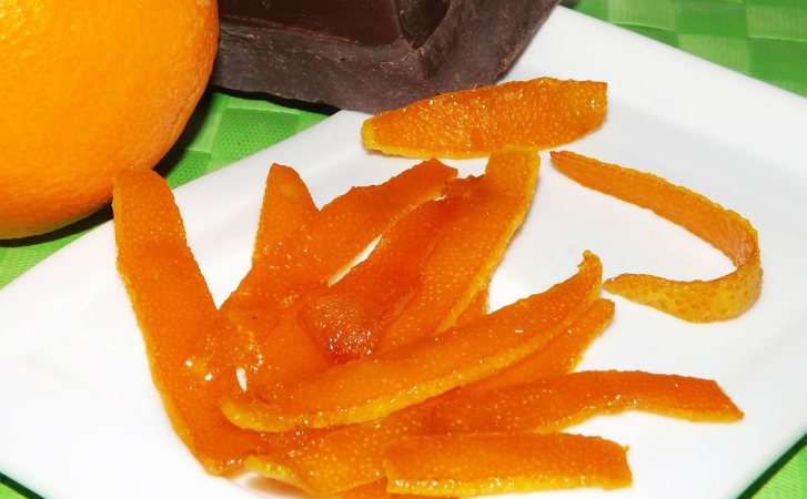 Чистим апельсин, съедаем, а из кожуры делаем вкуснейшие конфеты-цукаты – оторваться невозможно 