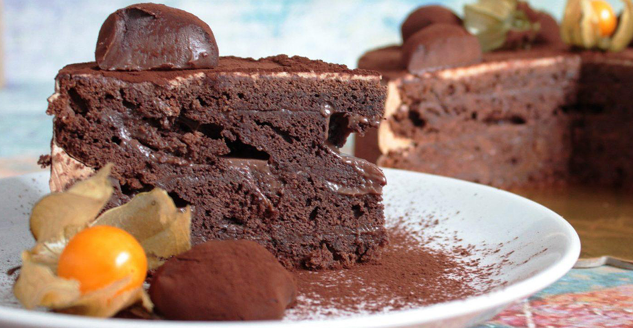 Торт трюфельный чизкейк. Сметанник с какао. Берлинский сметанник. Трюфельный сметанник. Торт на кефире со сметанным кремом.