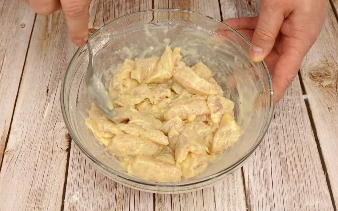 Как самостоятельно приготовить куриные наггетсы в духовке? Простой рецепт хрустящей панировки