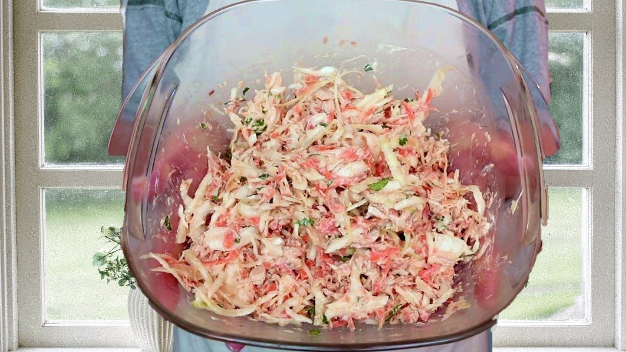 Вкусный салат из белокочанной капусты и тунца с соусом не хуже майонеза: для тех, кому нужно похудеть