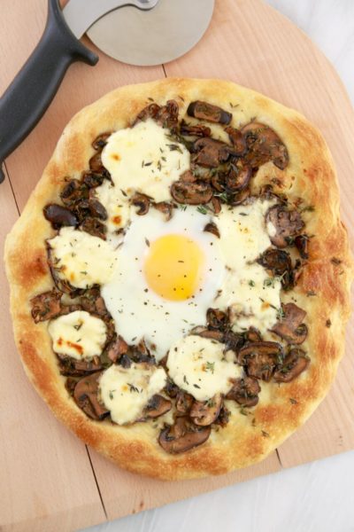 Пиццы на сковороде с грибами и яйцом: быстро, вкусно и сытно