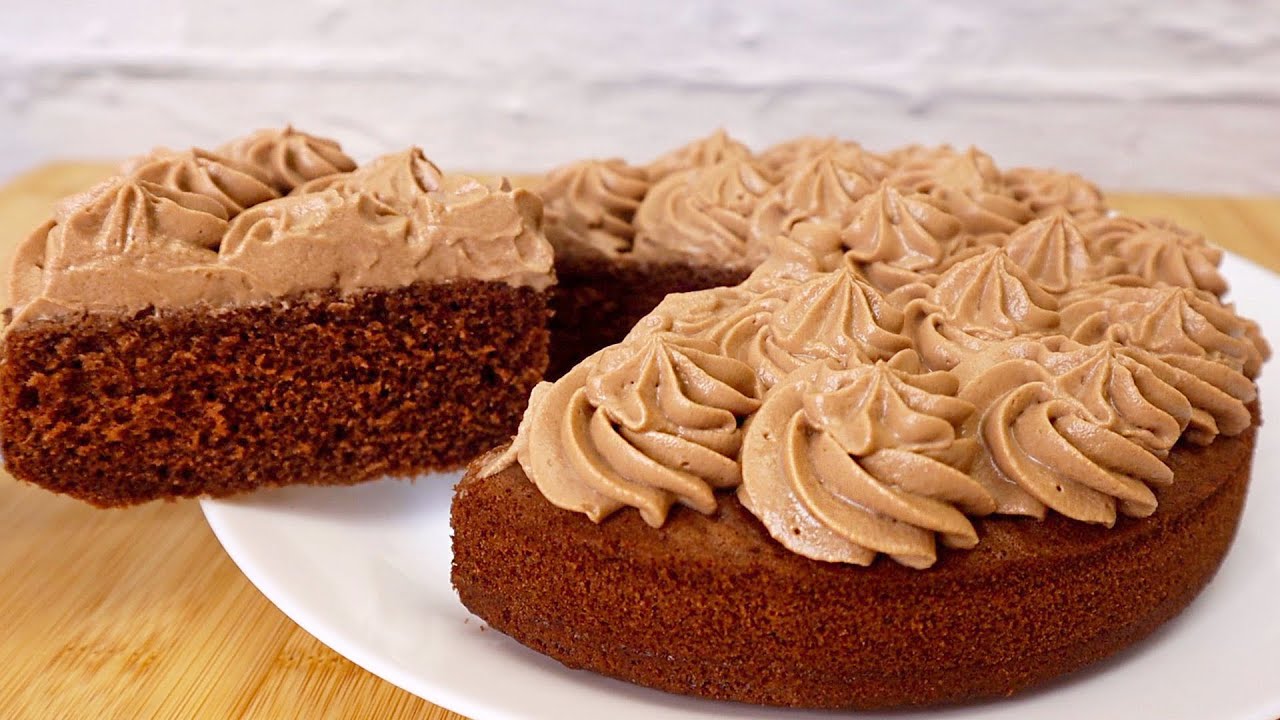 Как приготовить шоколадный пирог без сливочного масла: украсили кремом, и получился торт (быстрый рецепт)