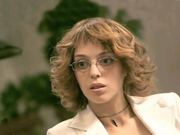 Куда пропала и как сейчас выглядит Нелли Уварова, которая сыграла Катю Пушкареву в “Не родись красивой”?