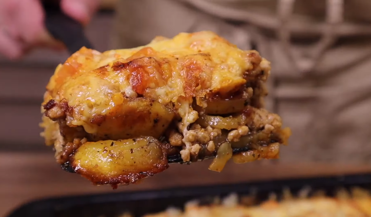 Что приготовить на ужин: рецепт аппетитного запеченного картофеля с фаршем и сыром в духовке