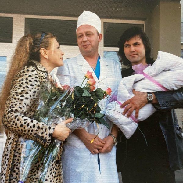 Ольга Сумская трогательно поздравила младшую дочь с днем рождения и показала архивные фото