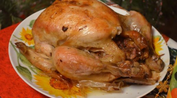 Сочная курица фаршированная гранатом и сыром: рецепт необыкновенного праздничного блюда