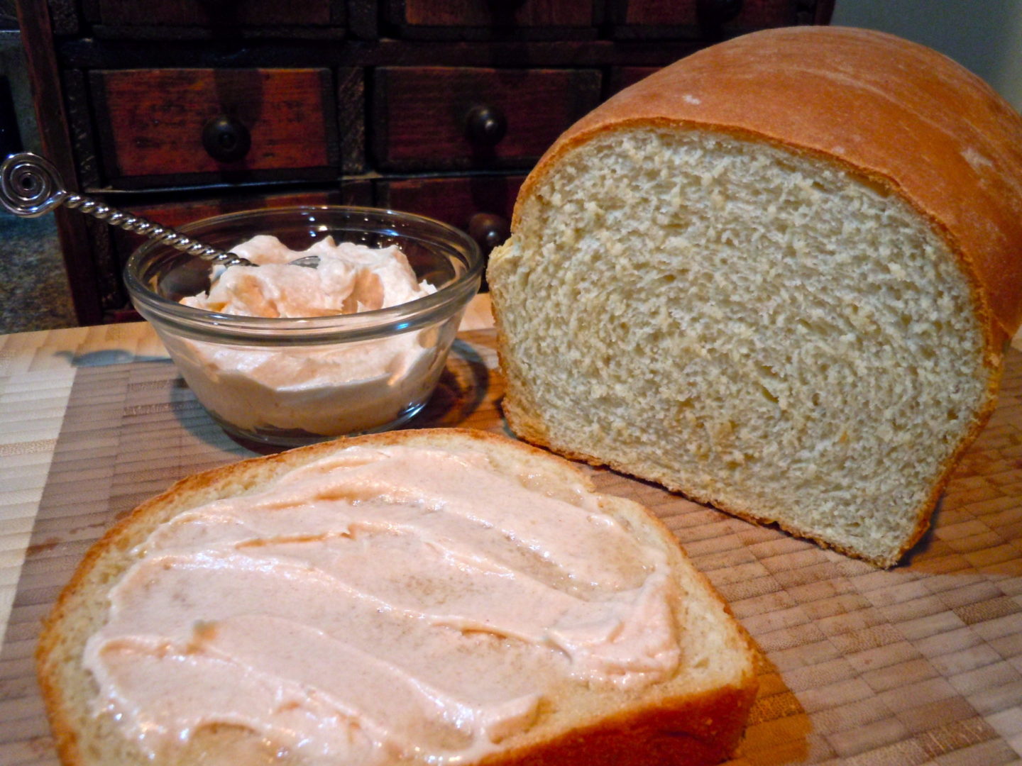 Рецепт приготовления ослепительно белого и необычно вкусного хлеба