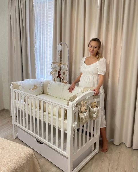 К родам готова: беременная Екатерина Репяхова показала, чем будет встречать своего первенца