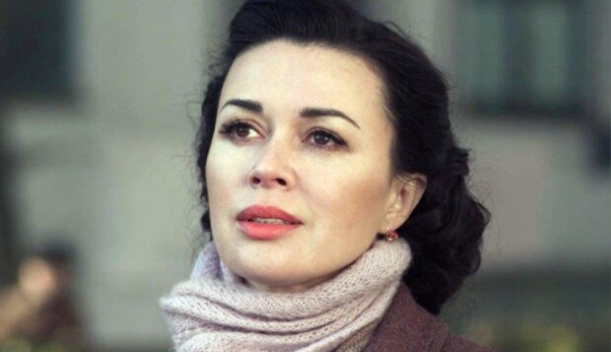 Известный блогер обвиняет Анастасию Заворотнюк во лжи о болезни, чтобы “прикрыть долги”, — СМИ