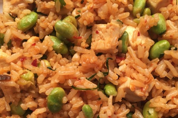 Жареный рис с овощами, которые есть в каждом холодильнике