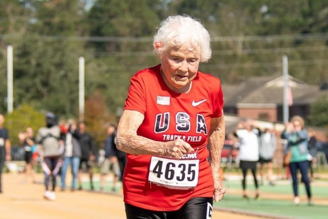 «Я хотіла менше ніж хвилину»: 105-річна американка встановила світовий рекорд на стометрівці