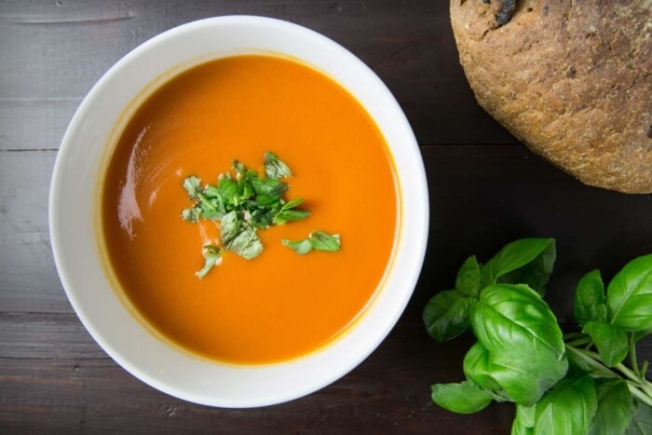 Знижує холестерин: дієтолог порекомендувала “ідеальний” для здоров’я суп