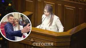 Тимошенко поразила Раду новым нарядом: депутаты делают с ней селфи