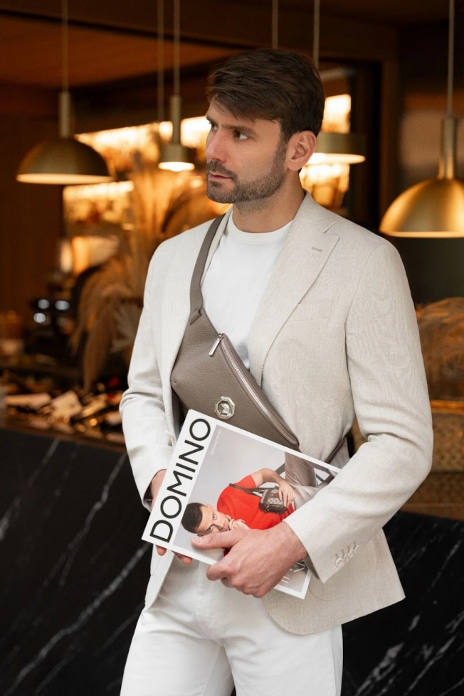 DOMINO — інтернет-магазин брендового одягу та мережа бутиків, які працюють під керівництвом Антона Шухніна