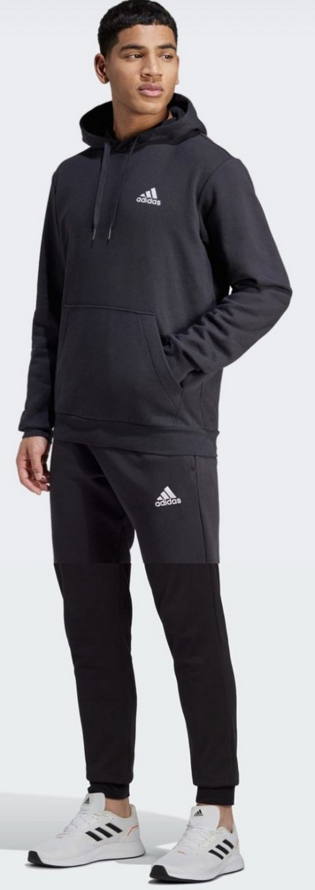 Чоловічий спортивний костюм