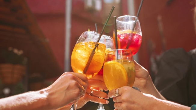 Как приготовить идеальный аперитив для вечера с друзьями