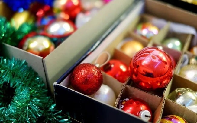 Практичные идеи для хранения елочных игрушек и гирлянд до следующего праздника