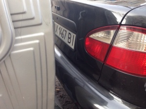 Харьковские мусорщики наказали водителя за неправильную парковку (фото)