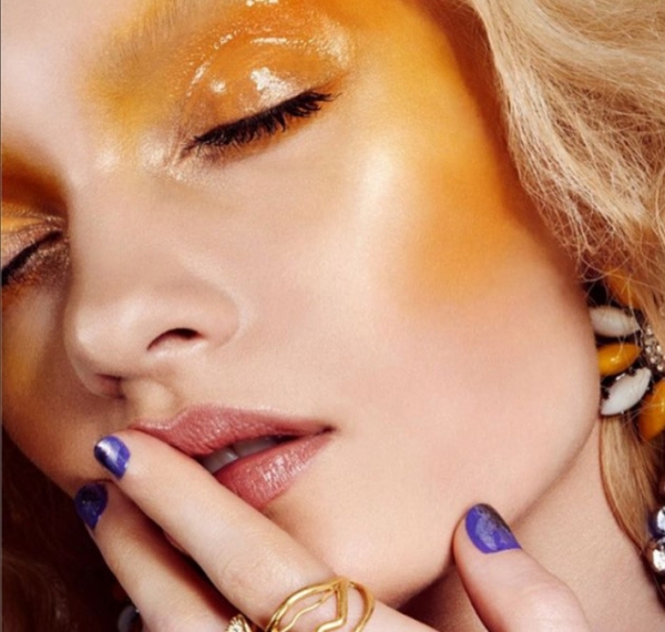 Желтые румяна: новый Instagram-тренд в макияже