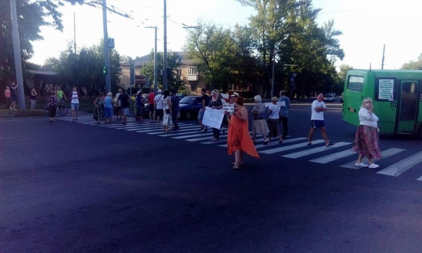 Харьковчане протестуют против застройки парка Богдана Хмельницкого (ФОТО)