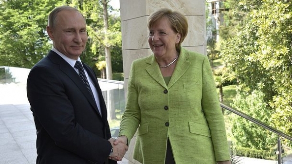 Путин согласился на условия Меркель по Донбассу – Зайберт