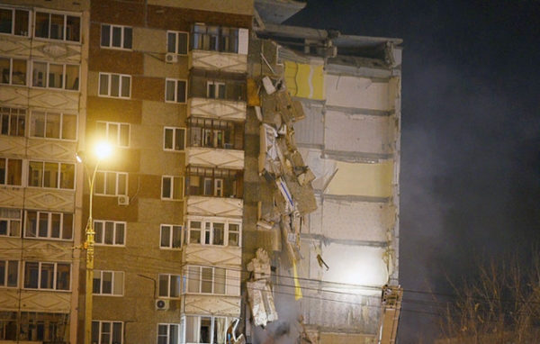 Ужасающий обвал жилого дома в России: под обломками в Ижевске остались люди (фото, видео)