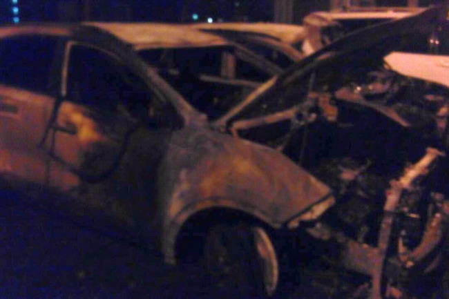 В Харькове сожгли 2 иномарки (фото)