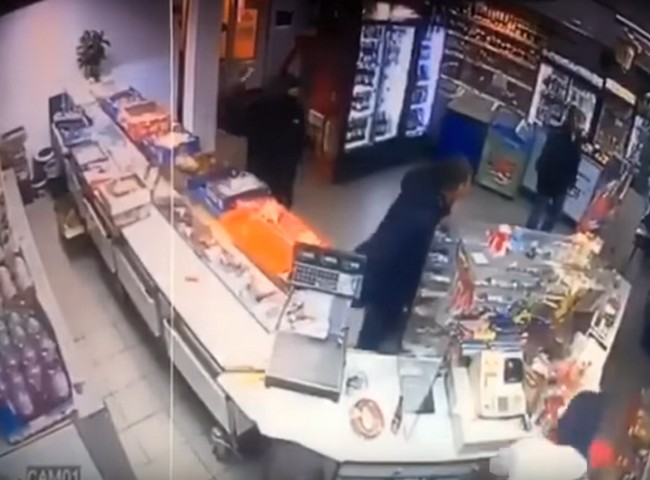 14-летний сын нардепа от Радикальной партии пытался ограбить продуктовый магазин в Киеве