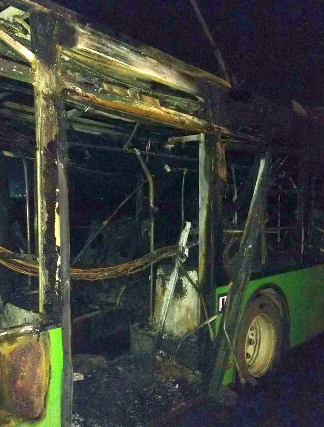В Харькове загорелся троллейбус: стала известна причина пожара (фото) 